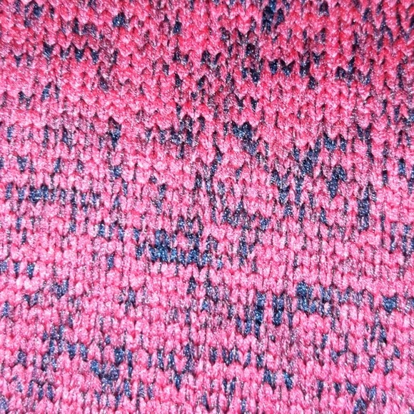 Red and black Estes park pull over. - Picture 6 of 7